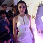 "ใหม่-ดาวิกา" โชว์อาบน้ำเปิดผิวสุดสวยในงาน LUX STAR