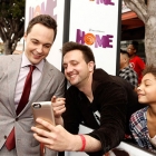 รีฮานน่า พร้อม เจนนิเฟอร์ โลเปซ นำทีมเดินพรมม่วงเปิดตัวภาพยนตร์ "Home"