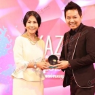 "กัปตัน&ไวท์" ควงคู่นำทัพเหล่าดารา-คนดัง ร่วมงาน "Kazz Awards 2015"