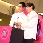 "กัปตัน&ไวท์" ควงคู่นำทัพเหล่าดารา-คนดัง ร่วมงาน "Kazz Awards 2015"