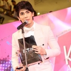 "กัปตัน&ไวท์" ควงคู่นำทัพเหล่าดารา-คนดัง ร่วมงาน "Kazz Awards 2015"