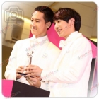 "กัปตัน&ไวท์" ควงคู่นำทัพเหล่าดารา-คนดัง ร่วมงาน "Kazz Awards 2015"