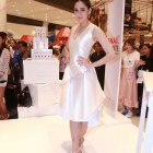  "ชมพู่-อารยา" ออกงานอวดผิวขาวสุดสวย!