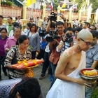 รวมภาพงานบวช "ปิน ชวนันท์" น้องชายพระเอกหนุ่ม "ปอ ทฤษฎี" 