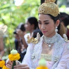 "อั้ม-เคลลี่" นำทัพบวงสรวงละครฟอร์มยักษ์ "เพลิงพระนาง"