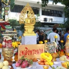 "อั้ม-เคลลี่" นำทัพบวงสรวงละครฟอร์มยักษ์ "เพลิงพระนาง"