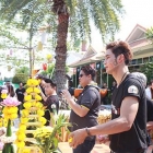 ทีมนักแสดงร่วมพิธีบวงสรวงภาพยนตร์ "ช้างกระทืบโรง" 