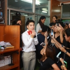 "น็อต อัครณัฐ" ให้ปากคำเพิ่มเติมกรณี "กราบรถ"