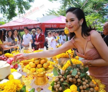 เวียร์, ฐิสา นำทีมนักแสดงร่วมงานบวงสรวงละคร สัมปทานหัวใจ