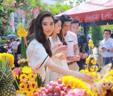 เวียร์, ฐิสา นำทีมนักแสดงร่วมงานบวงสรวงละคร สัมปทานหัวใจ