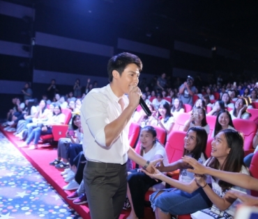 "หมาก ปริญ"  กับภาพบรรยากาศงานมีทติ้ง "Seven steps นับ 7 with Mark Prin"