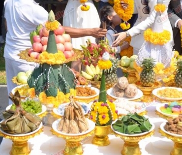 "ฟลุค–ยีน" พร้อมกองทัพนักแสดงมากฝีมือ ตบเท้าเข้าร่วมพิธีบวงสรวงละครดราม่า เข้มข้น "ใจลวง" 