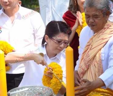 "ฟลุค–ยีน" พร้อมกองทัพนักแสดงมากฝีมือ ตบเท้าเข้าร่วมพิธีบวงสรวงละครดราม่า เข้มข้น "ใจลวง" 