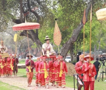 ยิ่งใหญ่อลังการ “หม่อมน้อย” นำทีมนักแสดง “ศรีอโยธยา” บวงสรวง "บูรพกษัตราธิราชเจ้า"