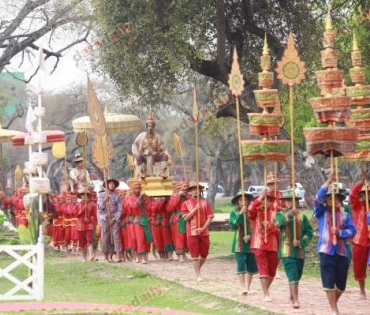 ยิ่งใหญ่อลังการ “หม่อมน้อย” นำทีมนักแสดง “ศรีอโยธยา” บวงสรวง "บูรพกษัตราธิราชเจ้า"