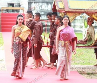 ยิ่งใหญ่อลังการ “หม่อมน้อย” นำทีมนักแสดง “ศรีอโยธยา” บวงสรวง "บูรพกษัตราธิราชเจ้า"
