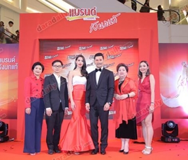 "ติงลี่ - ญาญ่า" เปิดตัวแบรนด์รังนกแท้สูตรผสมโสม