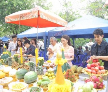 พิธีบวงสรวงละครเรื่อง "พ่อยุ่งลุงไม่ว่าง"