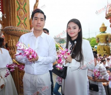 ดาราร่วมงานไหว้ครูของบริษัทสามเศียร-ดาราวิดีโอ-ดีด้า