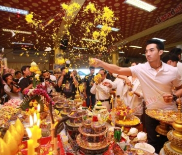 ดาราร่วมงานไหว้ครูของบริษัทสามเศียร-ดาราวิดีโอ-ดีด้า