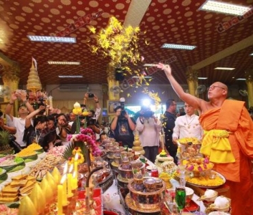 ดาราร่วมงานไหว้ครูของบริษัทสามเศียร-ดาราวิดีโอ-ดีด้า