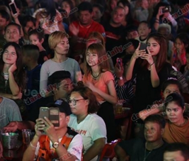 ภาพบรรยากาศ "ลำไย ไหทองคำ" ในงานคอนเสิร์ต