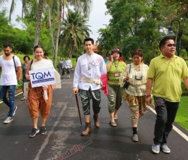 "TQM " ชวนนุ่งโจง ห่มสไบ  พาผู้โชคดีเที่ยววิถีไทย 3 รัชกาล  จาก "สมุทรสงคราม" สู่ "เพชรบุรี"