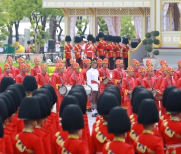 ขบวนพระบรมราชอิสริยยศ พระราชพิธีถวายพระเพลิงพระบรมศพ พระบาทสมเด็จพระปรมินทรมหาภูมิพลอดุลยเดช บรมนาถบพิตร