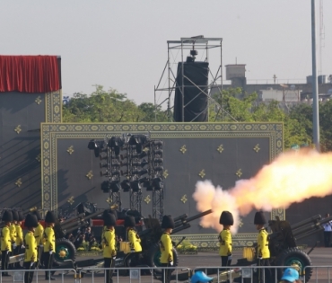 ขบวนพระบรมราชอิสริยยศ พระราชพิธีถวายพระเพลิงพระบรมศพ พระบาทสมเด็จพระปรมินทรมหาภูมิพลอดุลยเดช บรมนาถบพิตร