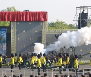 ขบวนพระบรมราชอิสริยยศ พระราชพิธีถวายพระเพลิงพระบรมศพ พระบาทสมเด็จพระปรมินทรมหาภูมิพลอดุลยเดช บรมนาถบพิตร