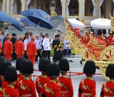 ขบวนพระบรมราชอิสริยยศ พระราชพิธีถวายพระเพลิงพระบรมศพ พระบาทสมเด็จพระปรมินทรมหาภูมิพลอดุลยเดช บรมนาถบพิตร