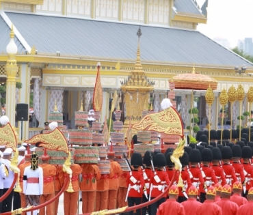 ขบวนพระบรมราชอิสริยยศ พระราชพิธีถวายพระเพลิงพระบรมศพ พระบาทสมเด็จพระปรมินทรมหาภูมิพลอดุลยเดช บรมนาถบพิตร