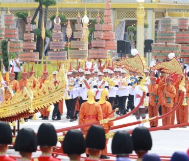 ขบวนพระบรมราชอิสริยยศ พระราชพิธีถวายพระเพลิงพระบรมศพ พระบาทสมเด็จพระปรมินทรมหาภูมิพลอดุลยเดช บรมนาถบพิตร