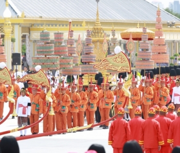 ขบวนพระบรมราชอิสริยยศ พระราชพิธีถวายพระเพลิงพระบรมศพ พระบาทสมเด็จพระปรมินทรมหาภูมิพลอดุลยเดช บรมนาถบพิตร