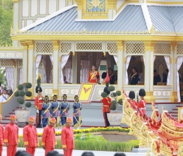 ขบวนพระบรมราชอิสริยยศ พระราชพิธีถวายพระเพลิงพระบรมศพ พระบาทสมเด็จพระปรมินทรมหาภูมิพลอดุลยเดช บรมนาถบพิตร