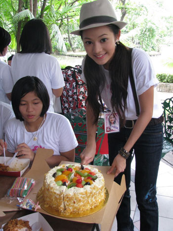 “ทับทิม” ปลื้มติดโผดาวรุ่งหญิง “Top Awards 2009” 