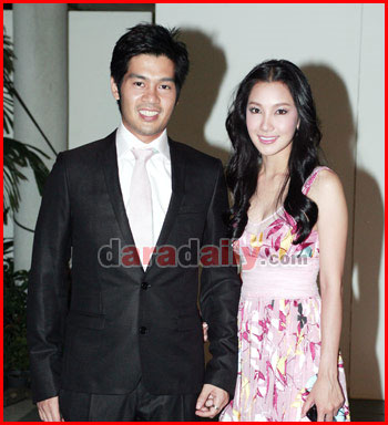 "นุ่น" หวาน "ต๊อด" ควงออกงานเพชรซ้อมใส่ชุดเจ้าสาวอุบจัดงานแต่ง50ล้าน