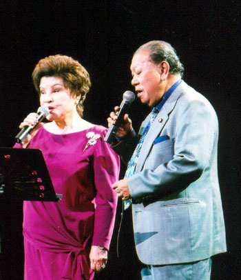“สุเทพ-สวลี”ควงคู่โชว์เสียง ปฏิวัติคอนเสิร์ตจิบน้ำชายามบ่าย