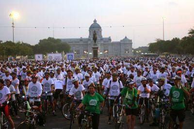 รณรงค์ “คนไทยสามัคคี” ผนึกกำลังนักปั่น 3,515 คันทุบสถิติโลก