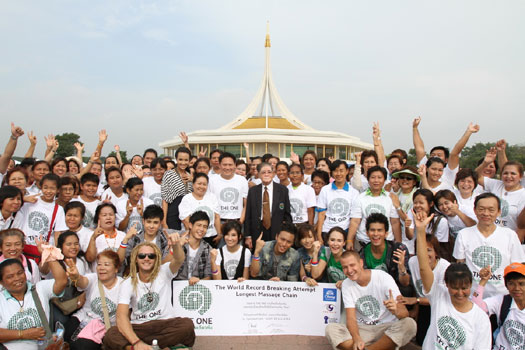 จุดพลัง “สามัคคี”  โชว์ศาสตร์นวดแผนไทยล้มแชมป์ “กินเนสบุค”