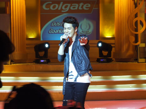 “อ๊อฟ ปองศักดิ์” โชว์เพลงรักสุดซึ้งบนเวที “มาสเตอร์คีย์ฯ”