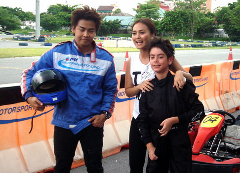 ประทับใจแชมป์โกคาร์ทรุ่นจิ๋ววัย 11 ขวบ  “น้องเฟิร์น”