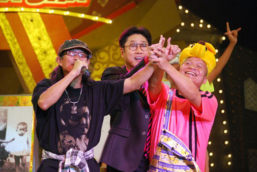 "หม่ำ" ปลื้มสุดๆ ร่วมแจมนักร้องในดวงใจ ควง "แอ๊ด คาราบาว" ขึ้นโชว์เวที ชิงร้อยฯ