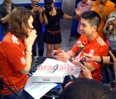 "แบงค์"เซอร์ไพรส์!!ขอ"นิหน่า"แต่งงานกลางรายการ