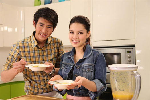 “เชฟอิ๊ก” ลุยต่อภารกิจเปิดร้านอาหาร “ลิเดีย” โชว์ปลายจวักทำขนม