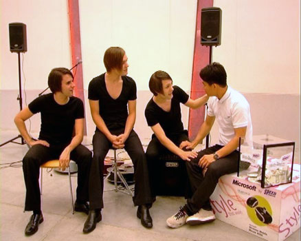 3 หนุ่มนักดนตรีจาก"เดนมาร์ก" สร้างความรัก-อบอุ่นด้วยเสียงเพลง
