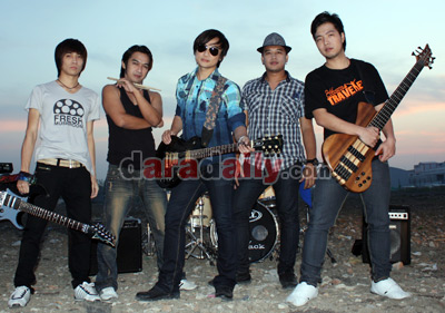 พรุ่งนี้ก็เช้าแล้วของไทยธุลี เพลงให้กำลังใจผู้ประสบภัย