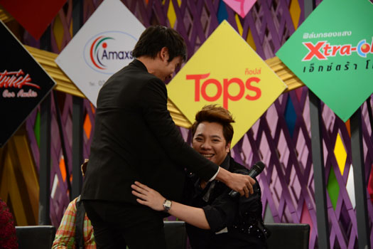 “กฤษณ์” บุกสวมกอด “มดดำ” ง้อขอคืนดี