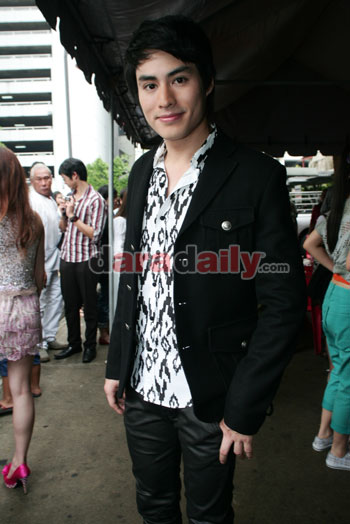 "ต้าร์" ยัน ข่าวมั่ว "เสี่ย ป." ซื้อรถให้ "พลอย"