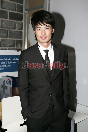 “บอย” ควง “มาร์กี้” แค่เพื่อนสนิท ไม่ตีท้ายครัว “ต้อง”